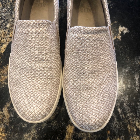 Naturalizer slip ons - Picture 3 of 6